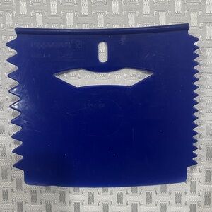 Tupperware Cake Decorating tool, Blue icing spreader VINTAGE, 1990’s